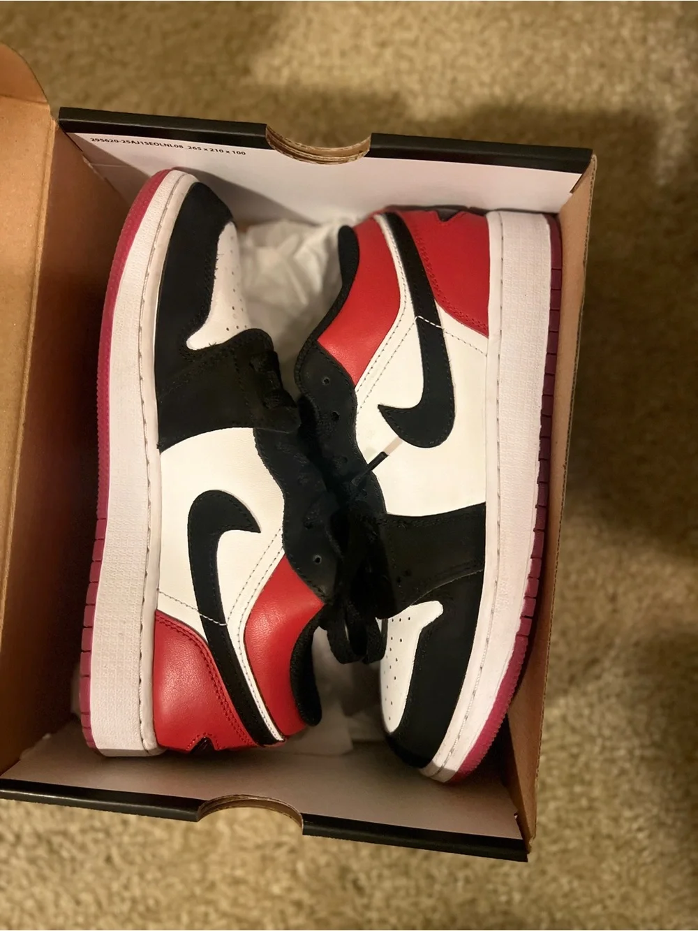 Nike Air Jordan big kids s5.5 Low-Top Sneakers in Black White and Red